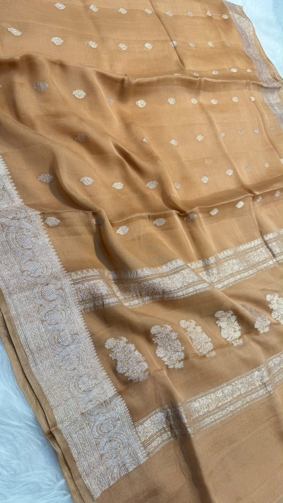 Handloom Pure Chiffon Kadhua Buti Border Saree