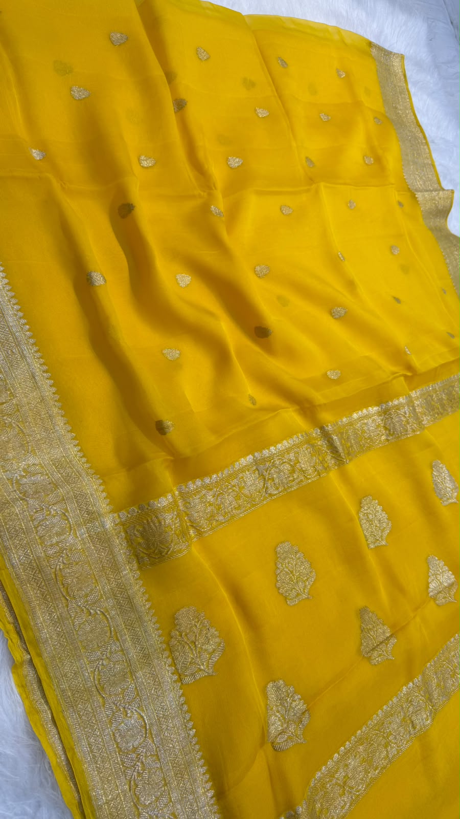 Handloom Pure Chiffon Kadhua Buti Border Saree