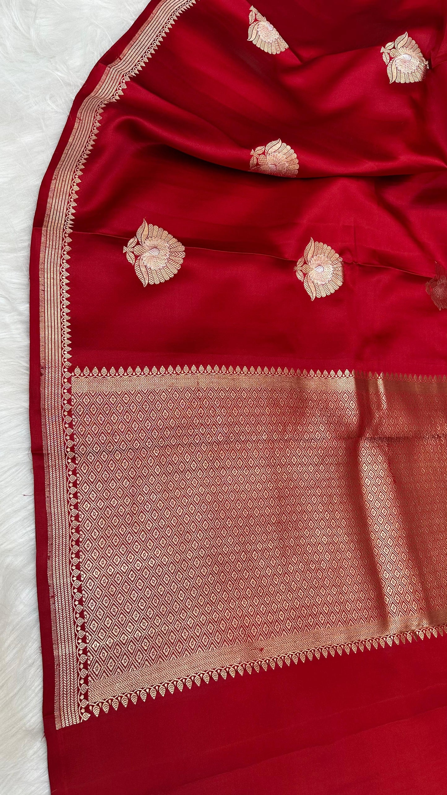 Red Mashru Silk Zari Border Pallu Banarasi Saree