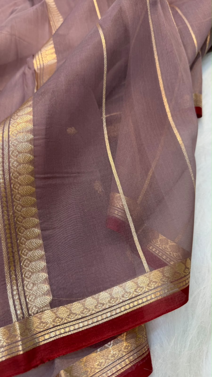 Handwoven Pure Organza Kadhua Buti Contrast Bewar Saree