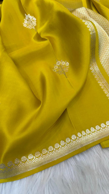 Pure Mashru Silk Small Zari Border Boota Saree