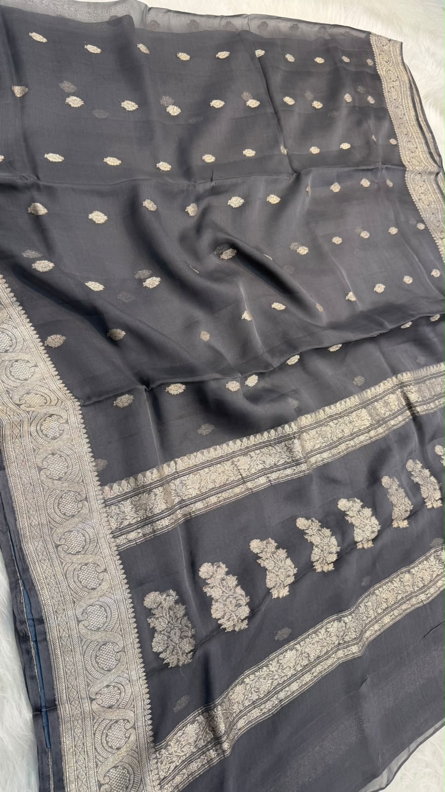 Handloom Pure Chiffon Kadhua Buti Border Saree