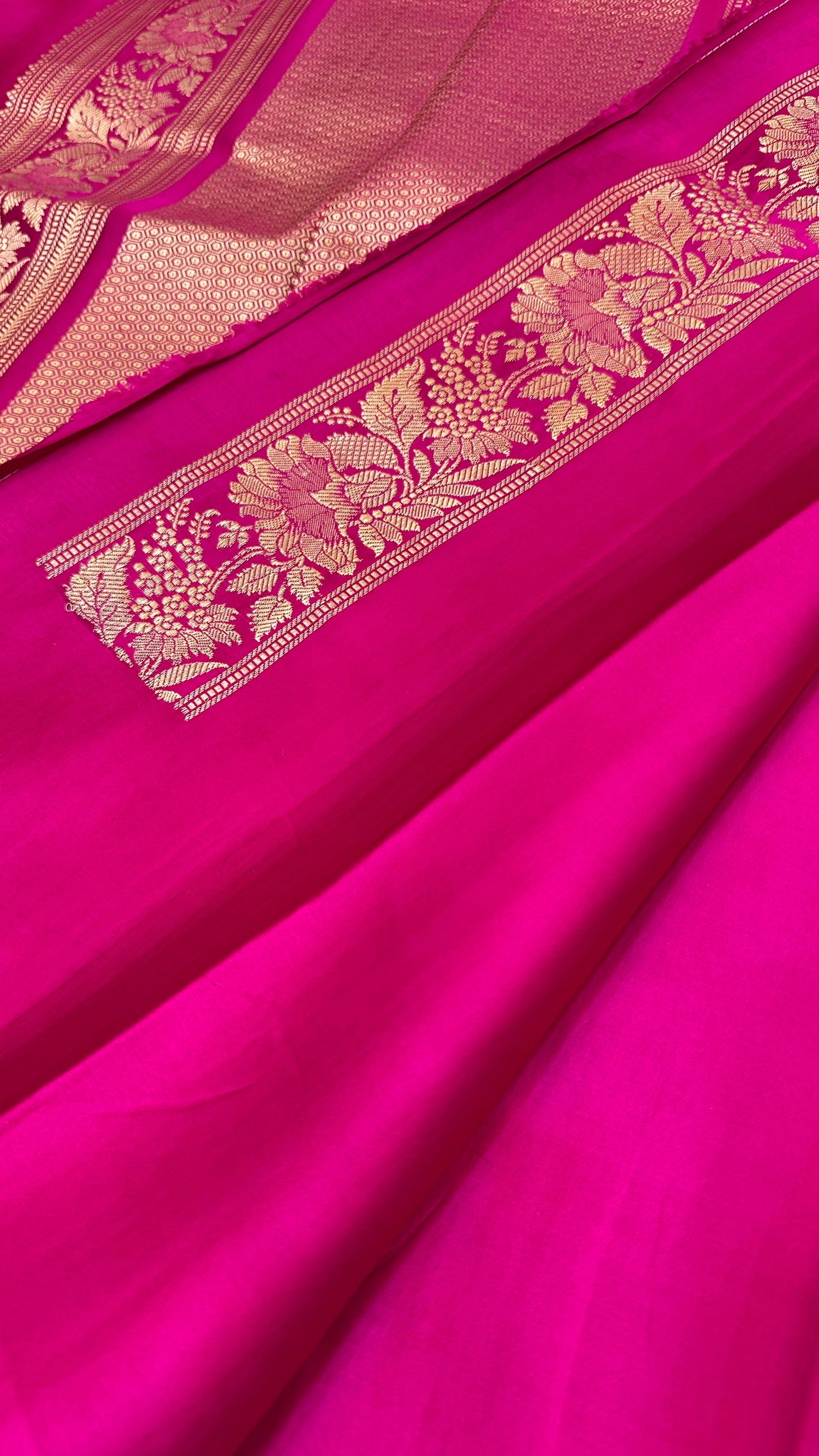 Magenta Mashru Silk Iskart Zari Border Brocad Banarasi Saree