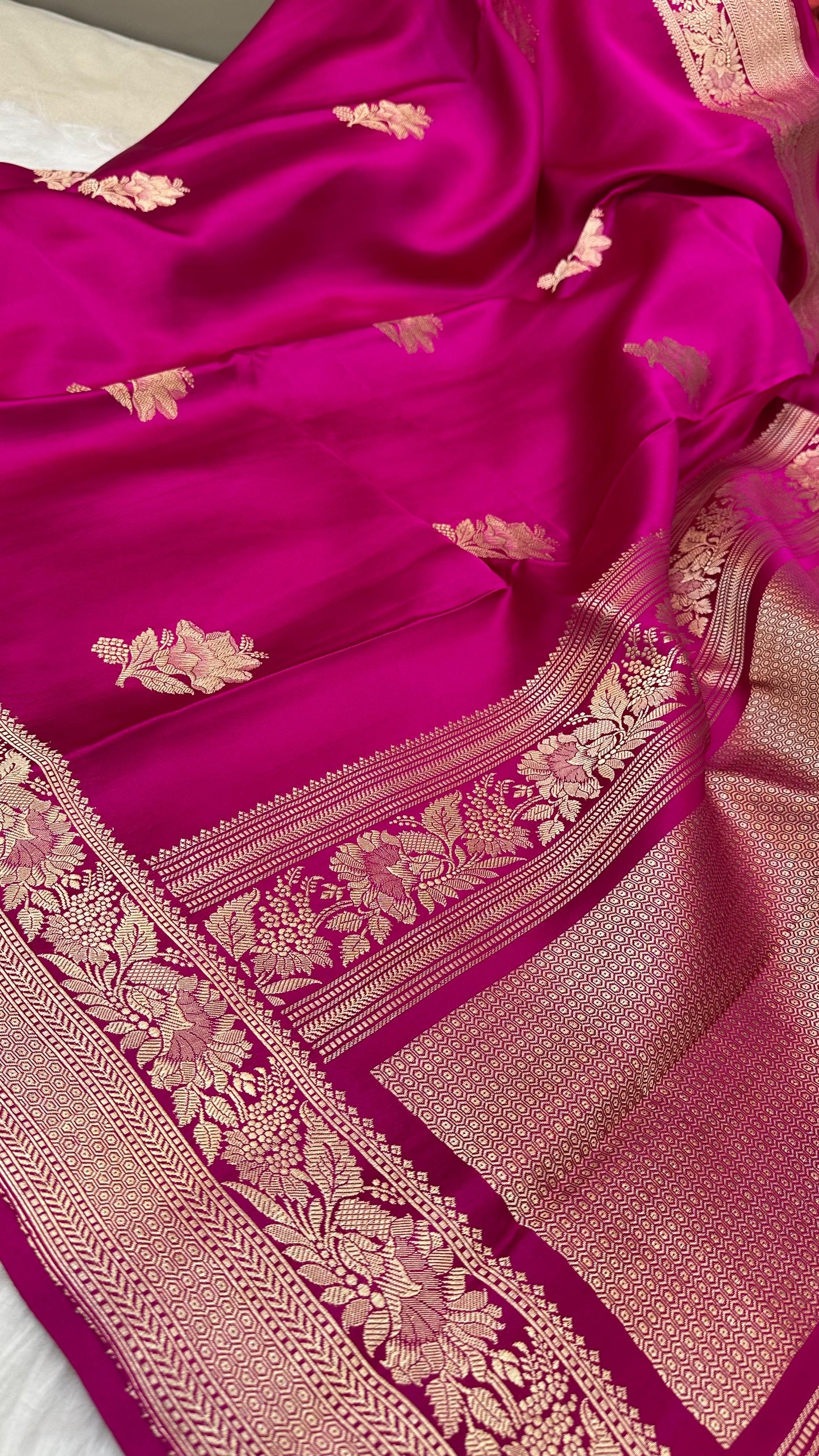 Magenta Mashru Silk Iskart Zari Border Brocad Banarasi Saree