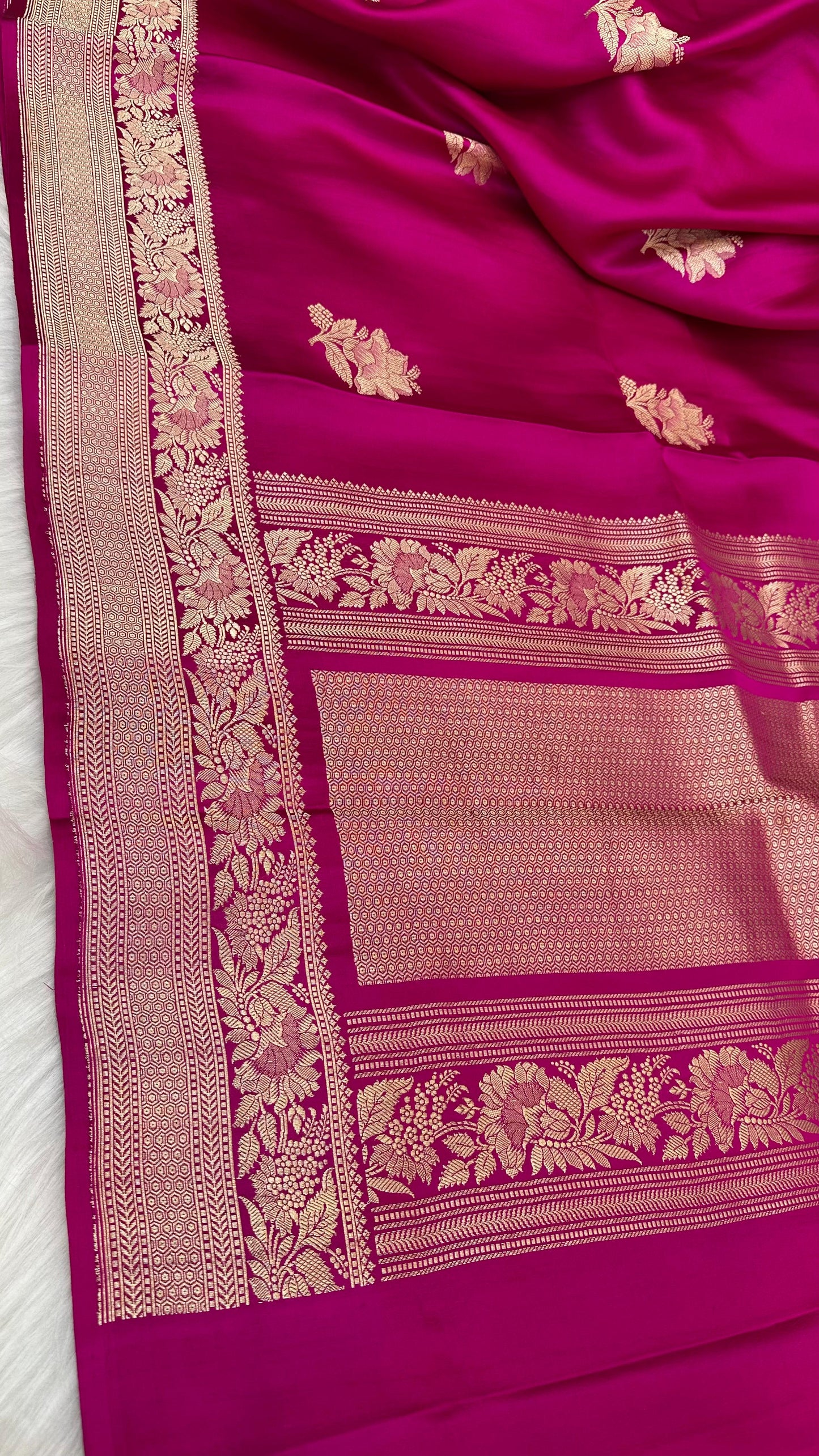 Magenta Mashru Silk Iskart Zari Border Brocad Banarasi Saree