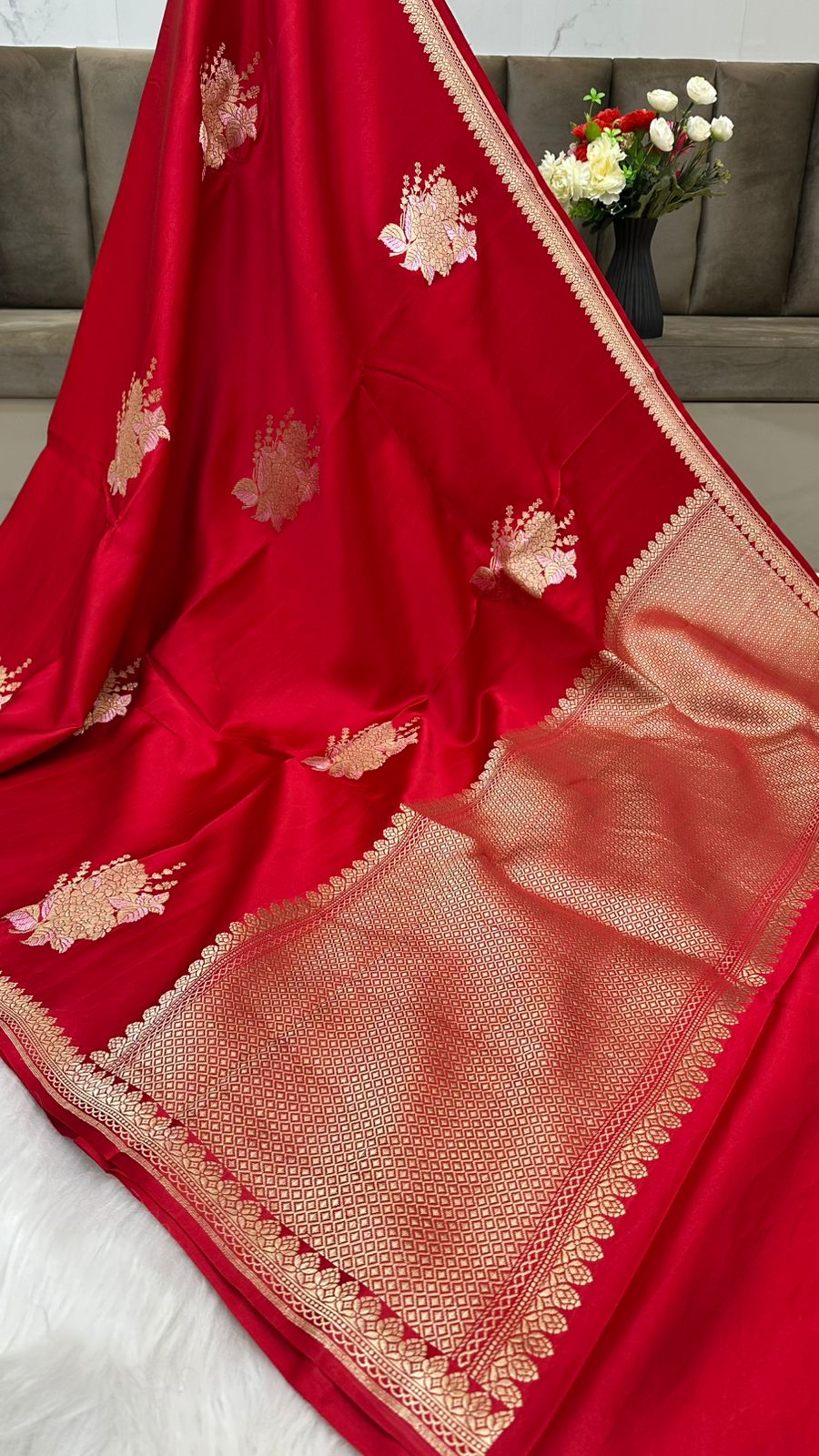 Red Mashru Silk Zari Border Aanchal Boota Saree