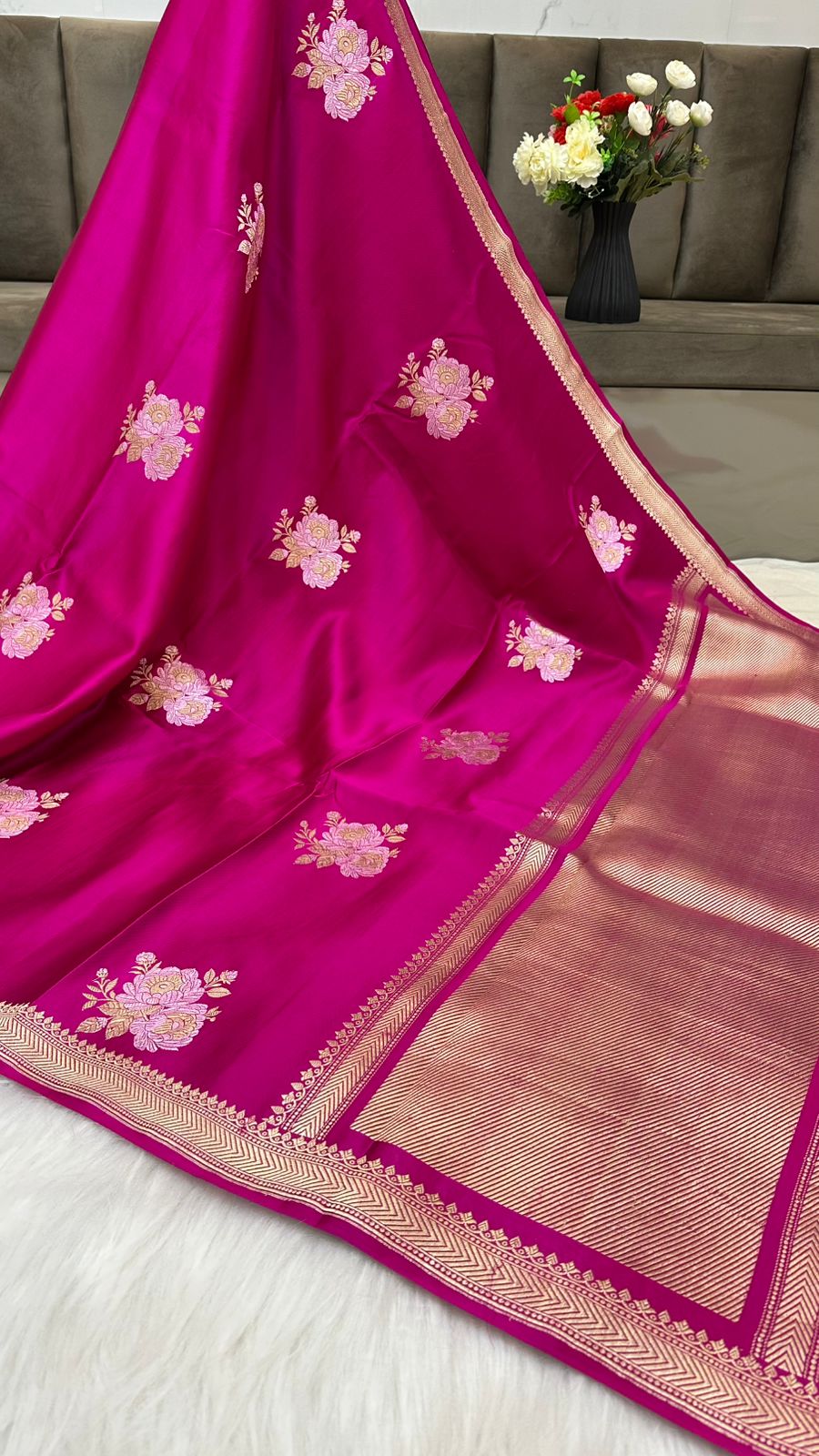 Magenta Mashru Silk Zari Border Aanchal Boota Saree