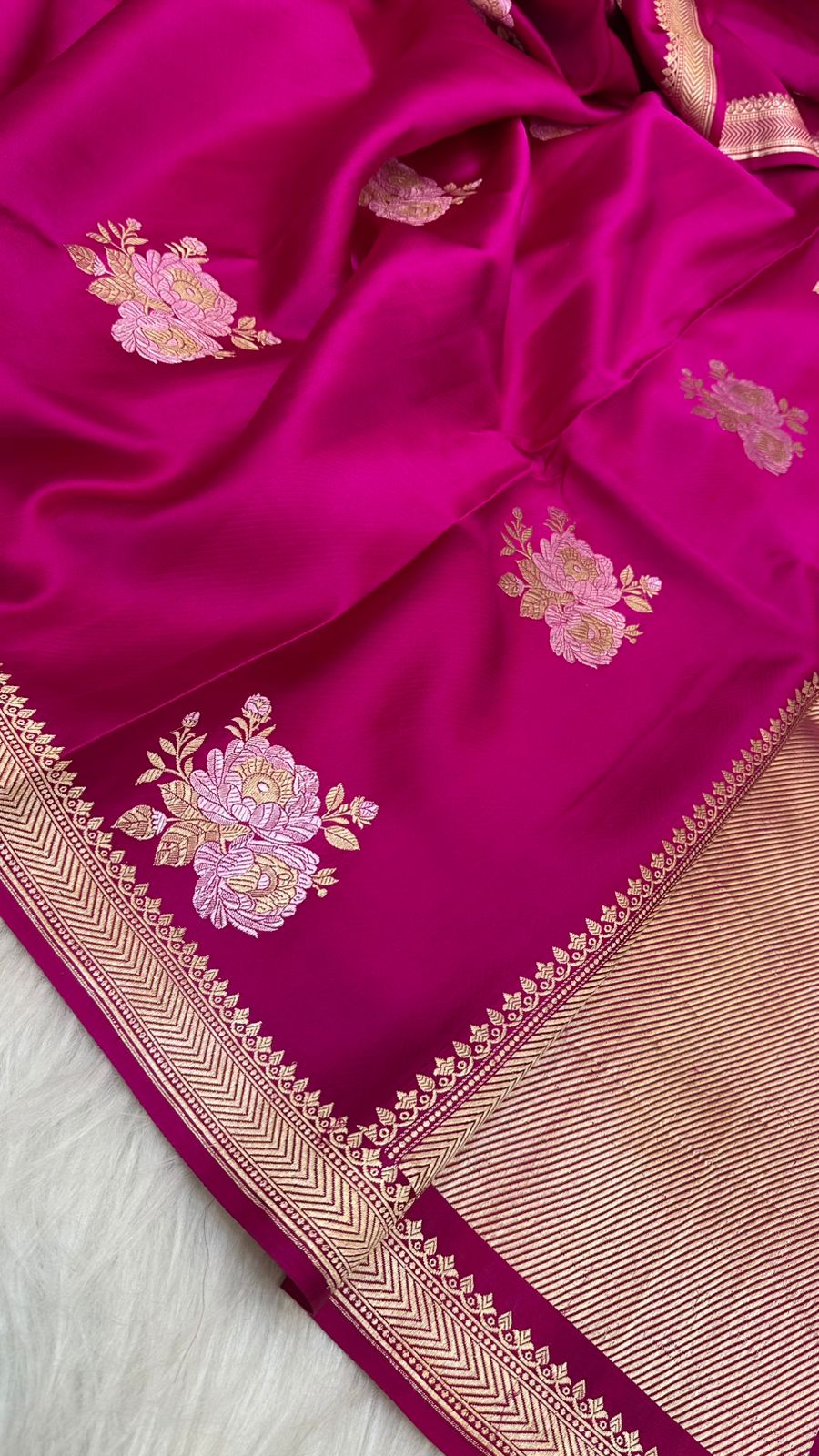 Magenta Mashru Silk Zari Border Aanchal Boota Saree