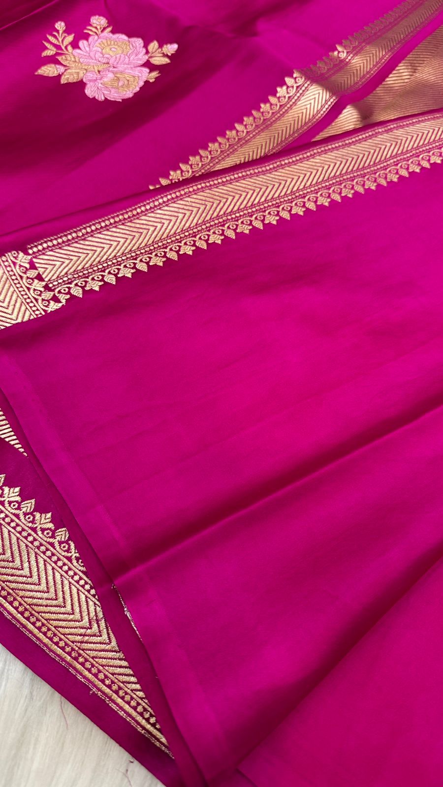 Magenta Mashru Silk Zari Border Aanchal Boota Saree