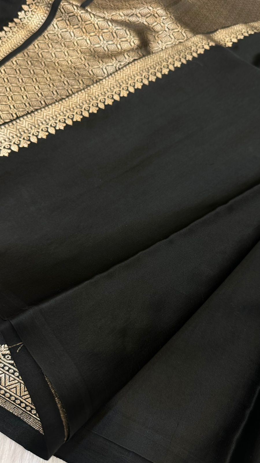Black Mashru Silk Zari Border Aanchal Boota Saree