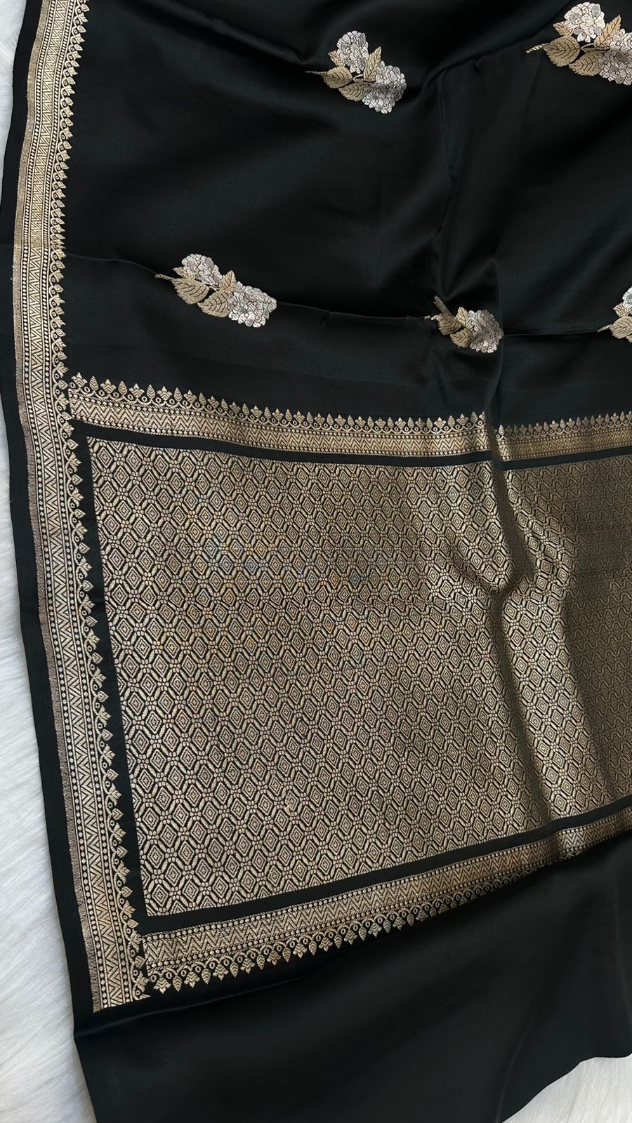 Black Mashru Silk Zari Border Aanchal Boota Saree
