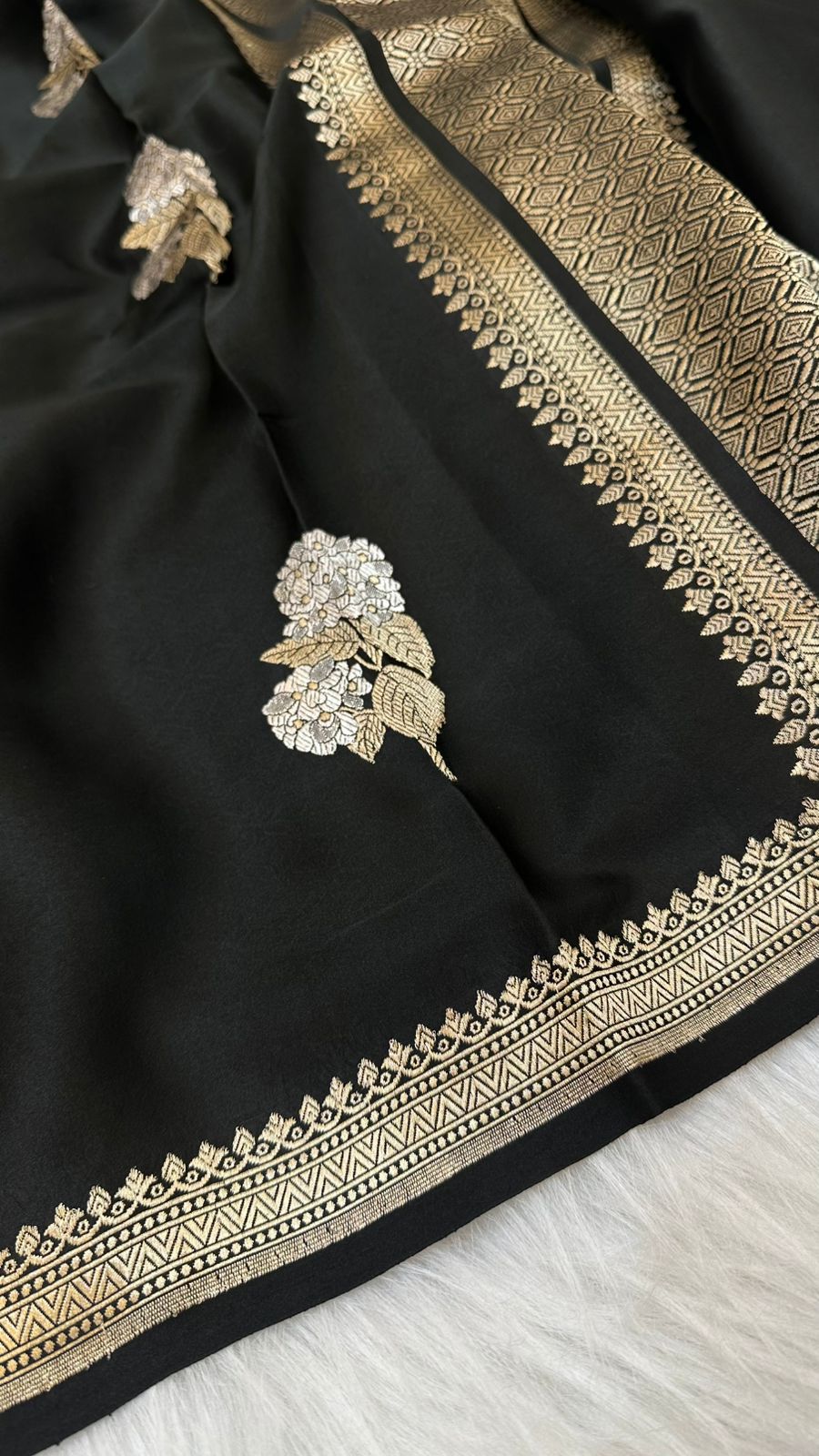 Black Mashru Silk Zari Border Aanchal Boota Saree