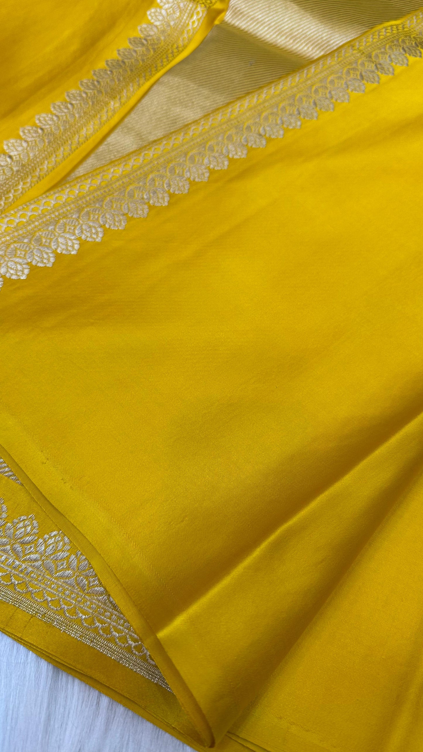 Yellow Mashru Silk Zari Border Aanchal Boota Saree