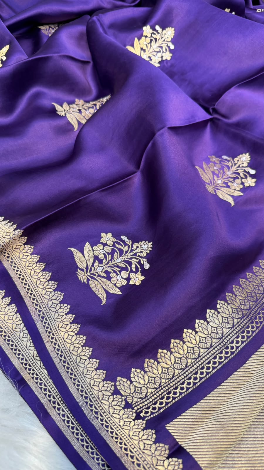 Handwoven Pure Mashru Silk Saree