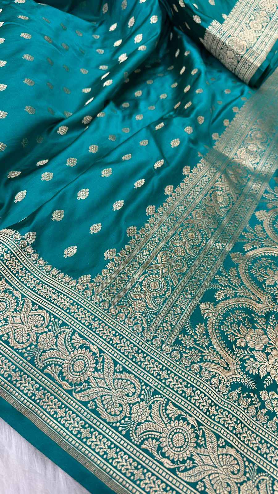 Handloom Pure Mashru Satin Silk Zari Buti Saree