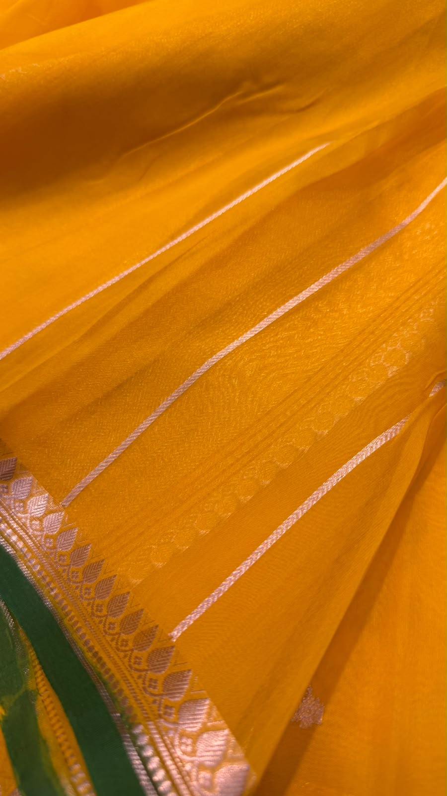 Handwoven Pure Organza Kadhua Buti Contrast Bewar Saree