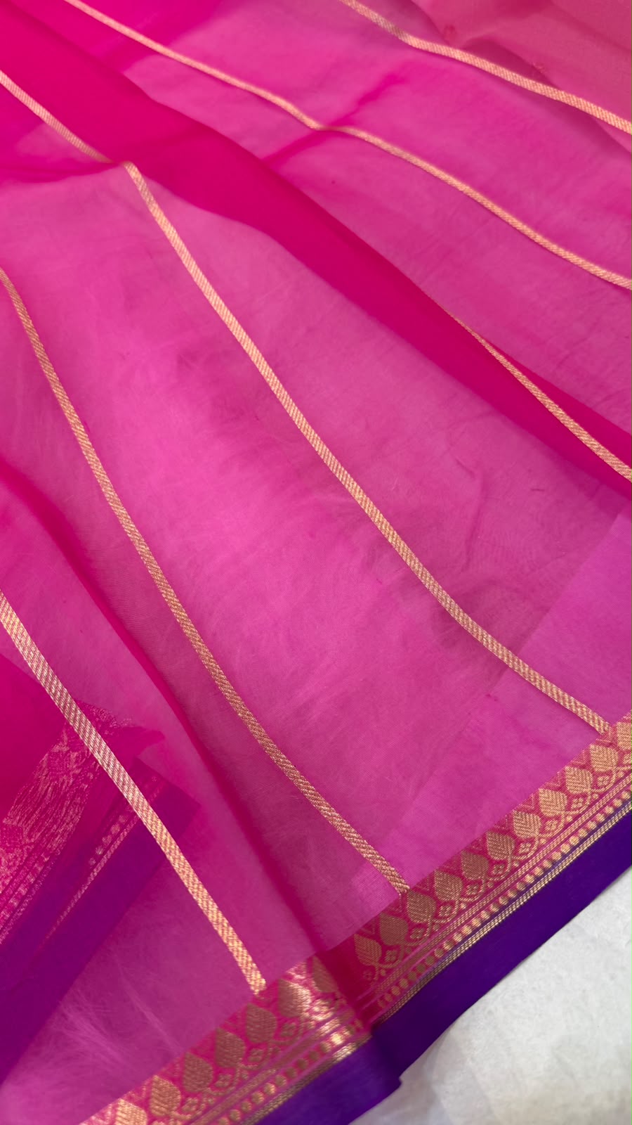 Handwoven Pure Organza Kadhua Buti Contrast Bewar Saree