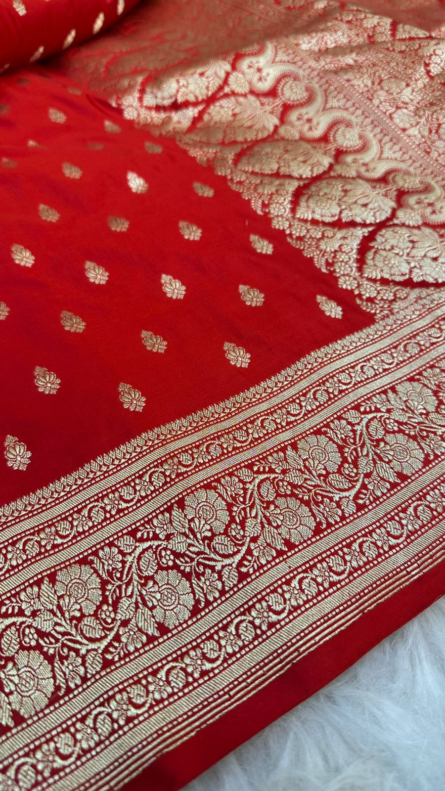 Handloom Pure Mashru Satin Silk Zari Buti Saree