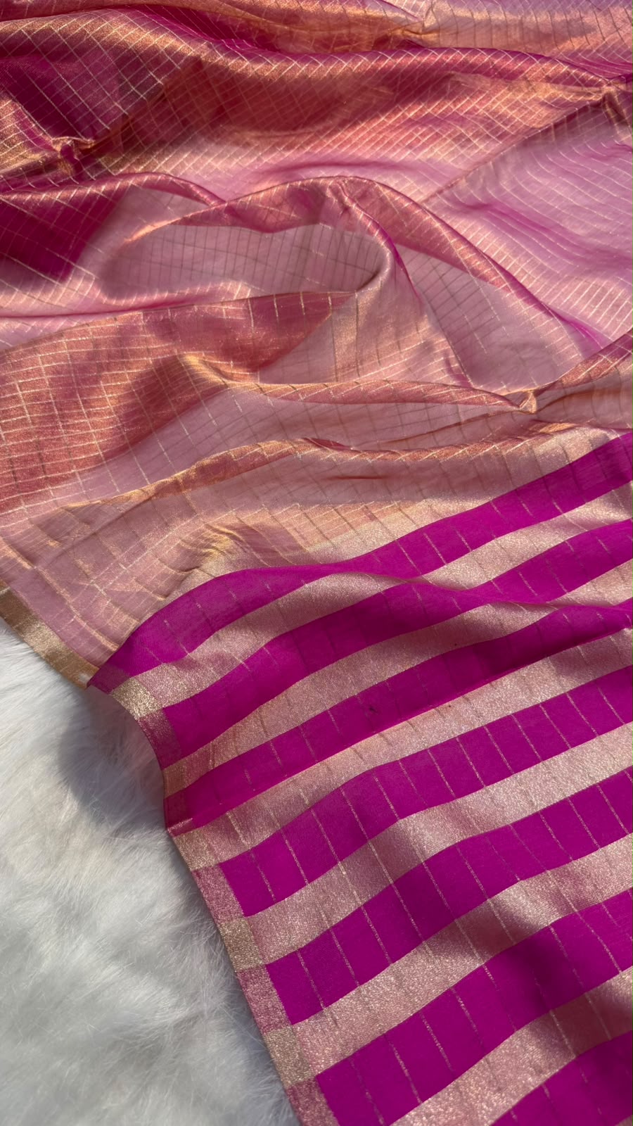Pure Banarasi Checks Tissue Silk Munga Pallu Lace Border Saree