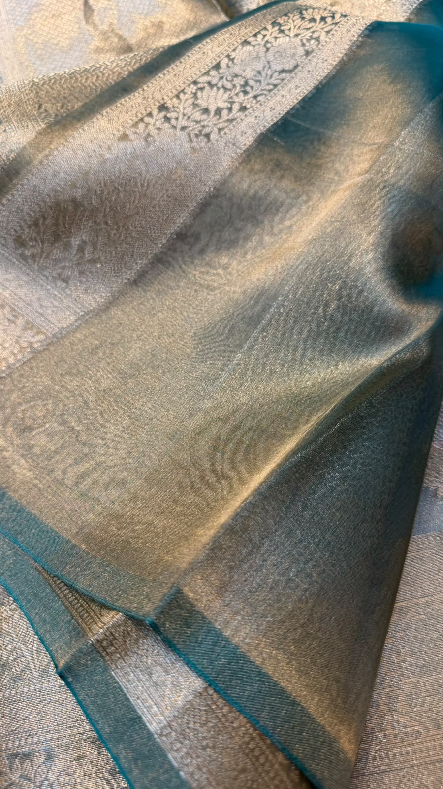 Pure Banarasi Tissue Silk Gold/Silver Zari Buta Shaded Saree