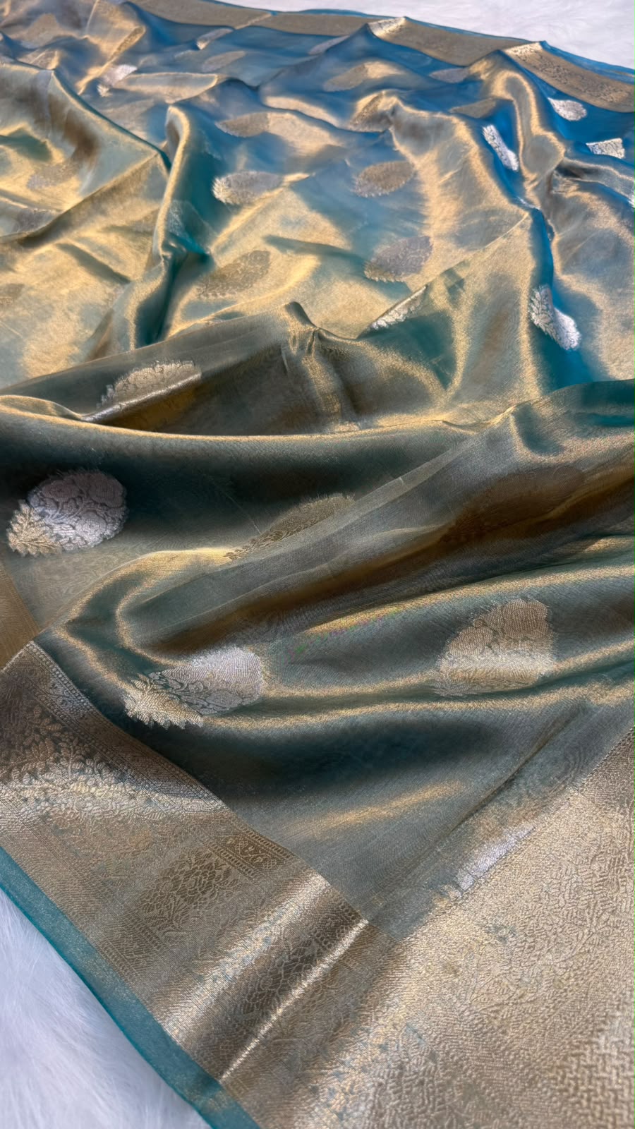 Pure Banarasi Tissue Silk Gold/Silver Zari Buta Shaded Saree
