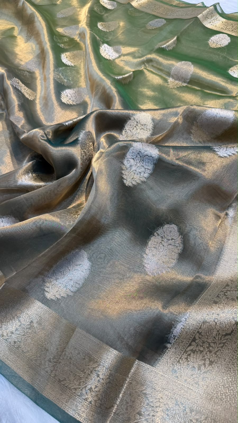 Pure Banarasi Tissue Silk Gold/Silver Zari Buta Shaded Saree