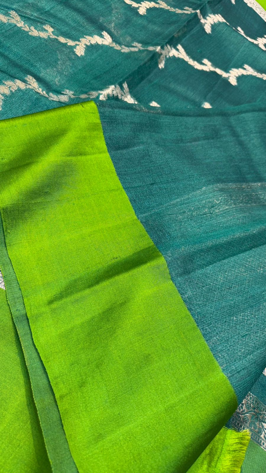 Handloom Banarasi Pure Tussar Silk Aada Design Mashru Border Saree