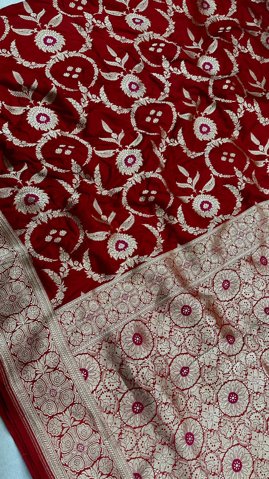 Handloom Pure Banarasi saree Katan Silk meenedar work...Red color