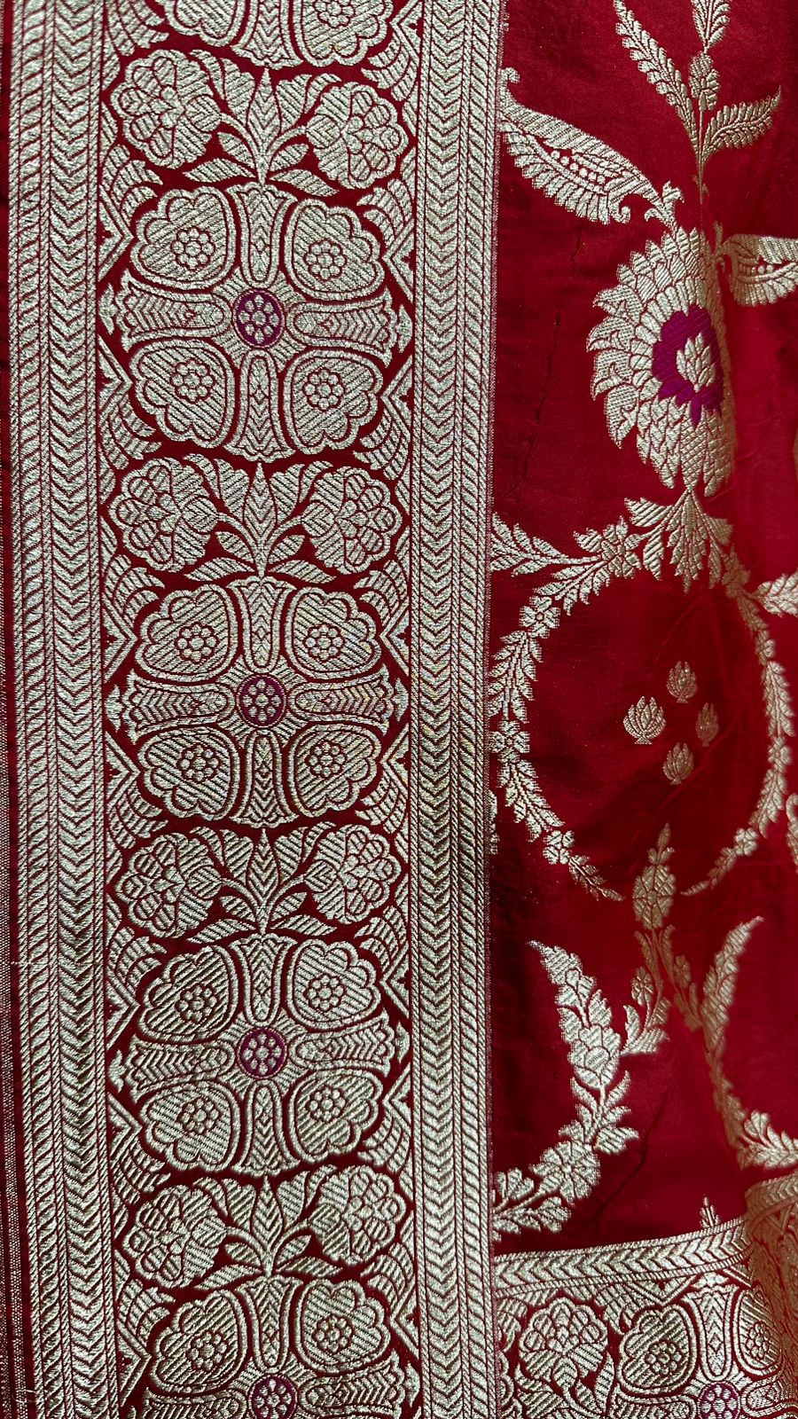 Handloom Pure Banarasi saree Katan Silk meenedar work...Red color