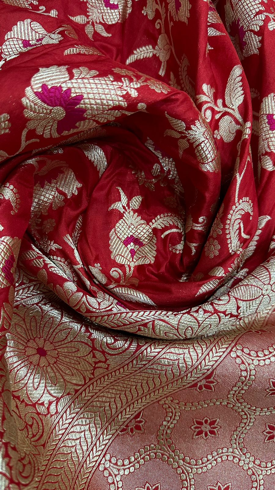 Handloom Pure Banarasi saree Katan Silk meenedar work...Red color