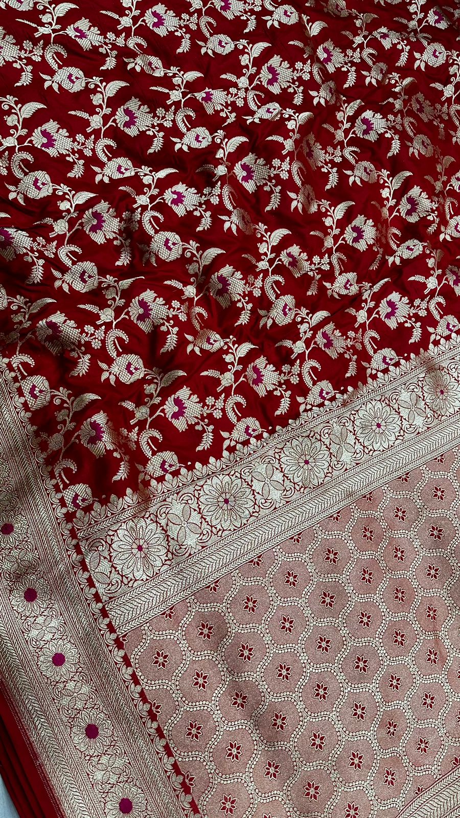 Handloom Pure Banarasi saree Katan Silk meenedar work...Red color