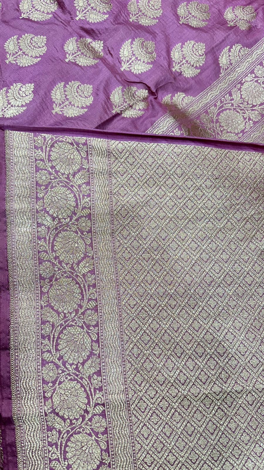 Handloom Pure Banarasi katan silk zari buti saree...lavender color