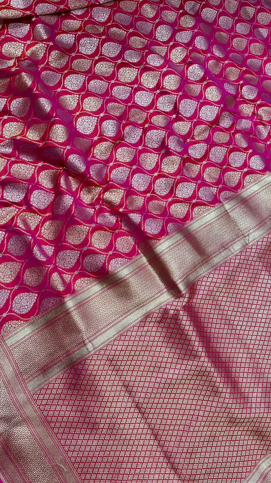 Handloom Pure Banarasi Katan Silk Silver Gold Zari Work Saree...Dual tone color..Red by rani