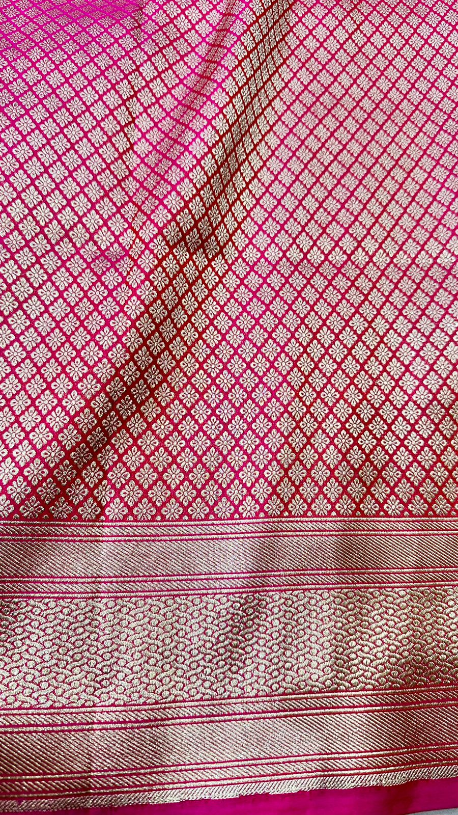 Handloom Pure Banarasi Katan Silk Silver Gold Zari Work Saree...Dual tone color..Red by rani