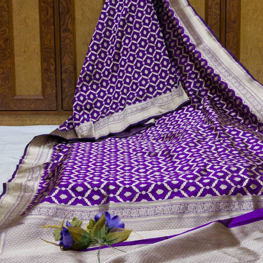 Handloom Pure Banarasi Katan silk meenedar saree...Magenta color