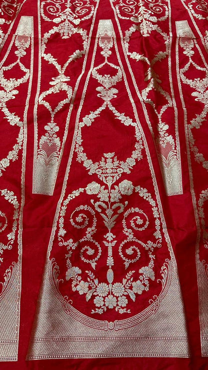 Handloom Banarasi katan silk lehenga....Red color