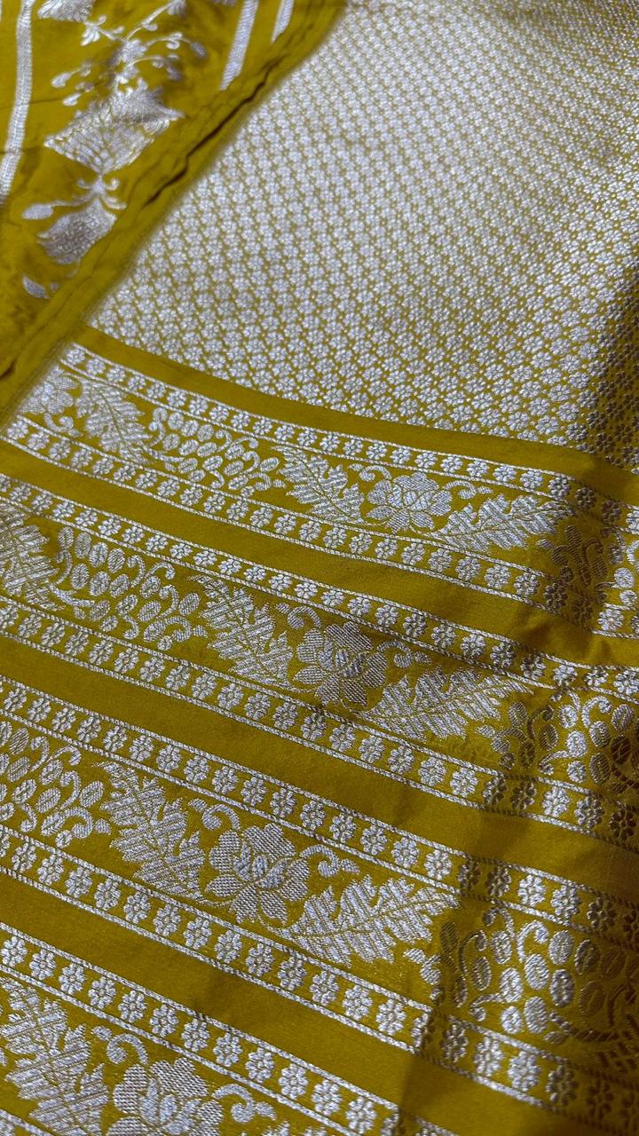 Handloom Banarasi katan silk lehenga....Golden color