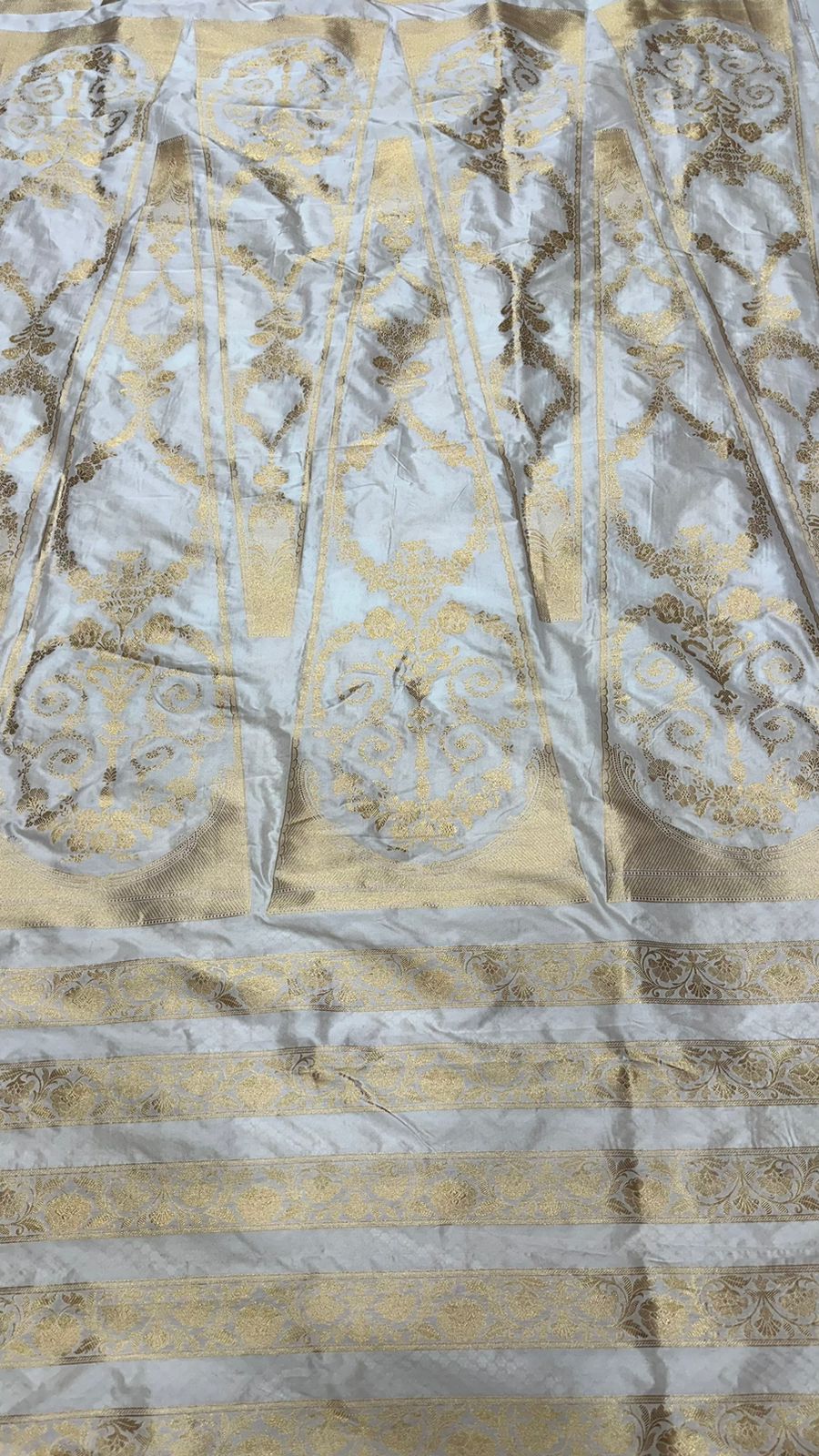 Handloom Banarasi katan silk lehenga White Color.