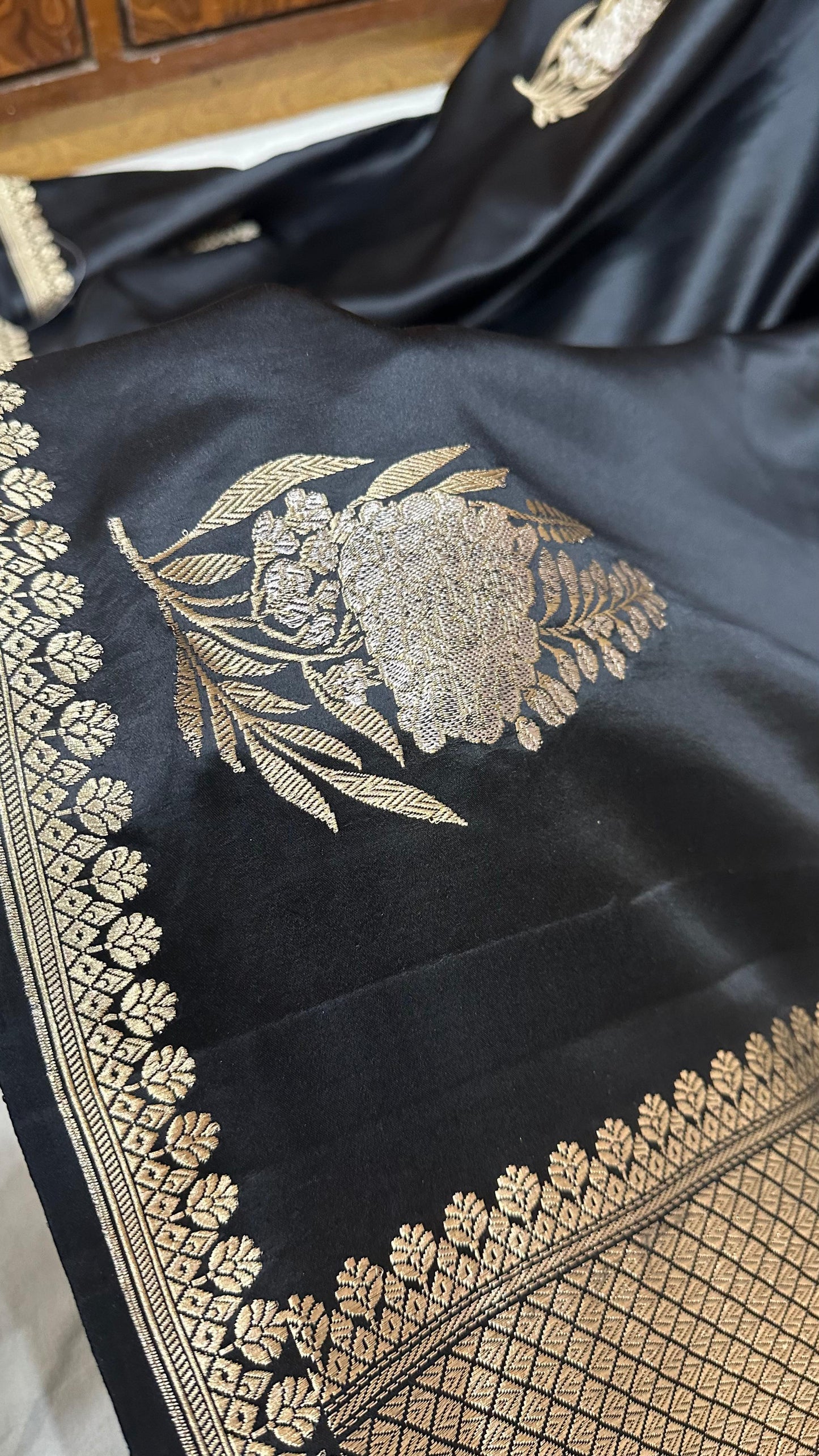 Handloom Pure Mashru Silk Kaduwa Buta Saree