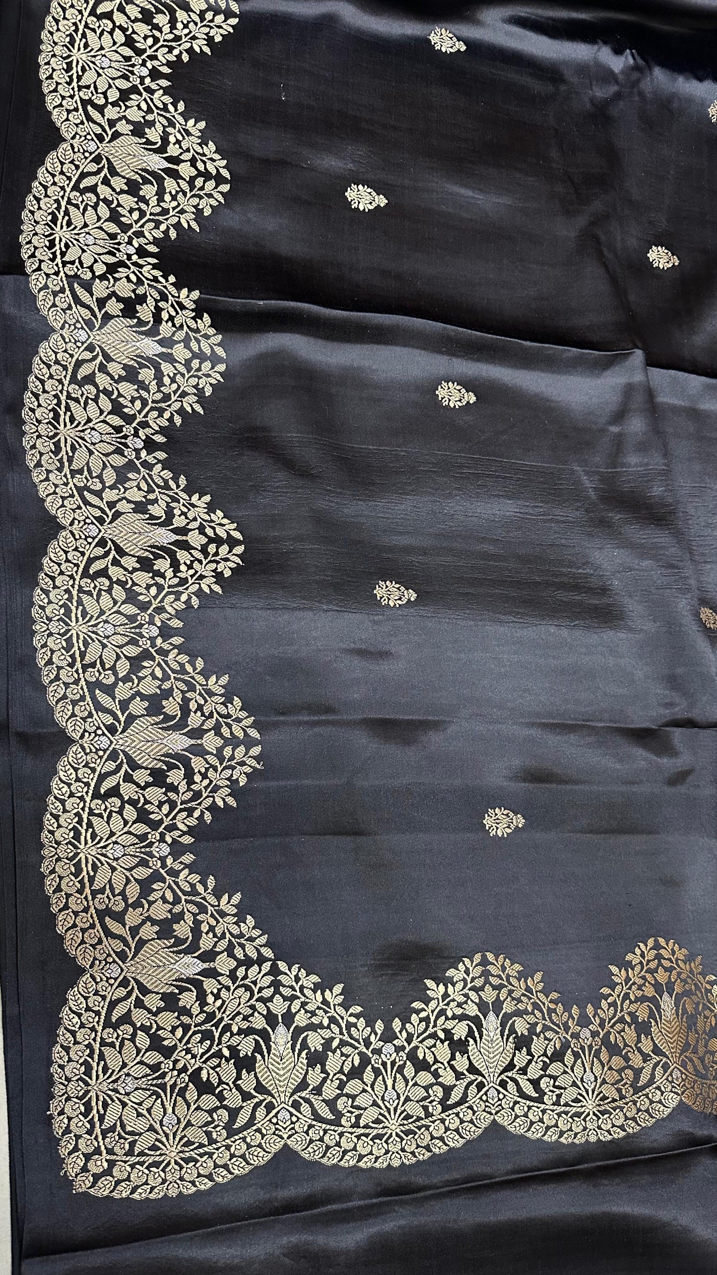 Handwoven Pure mashru silk kaduwa buti with minedar Scalloped Kaduwa border Saree