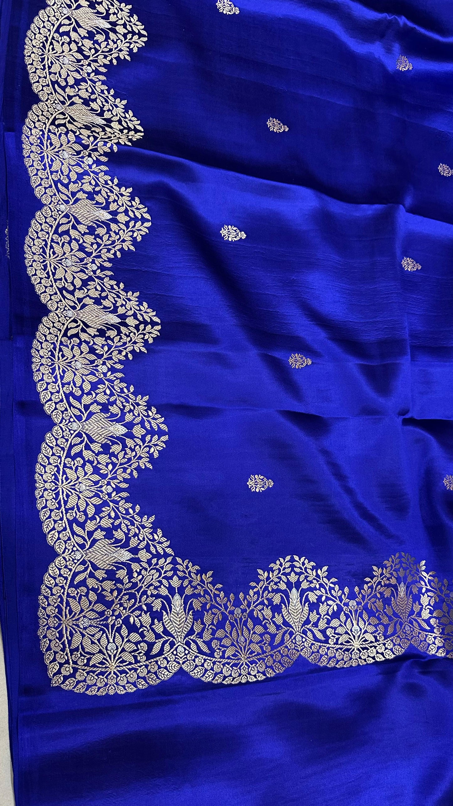 Handwoven Pure mashru silk kaduwa buti with minedar Scalloped Kaduwa border Saree