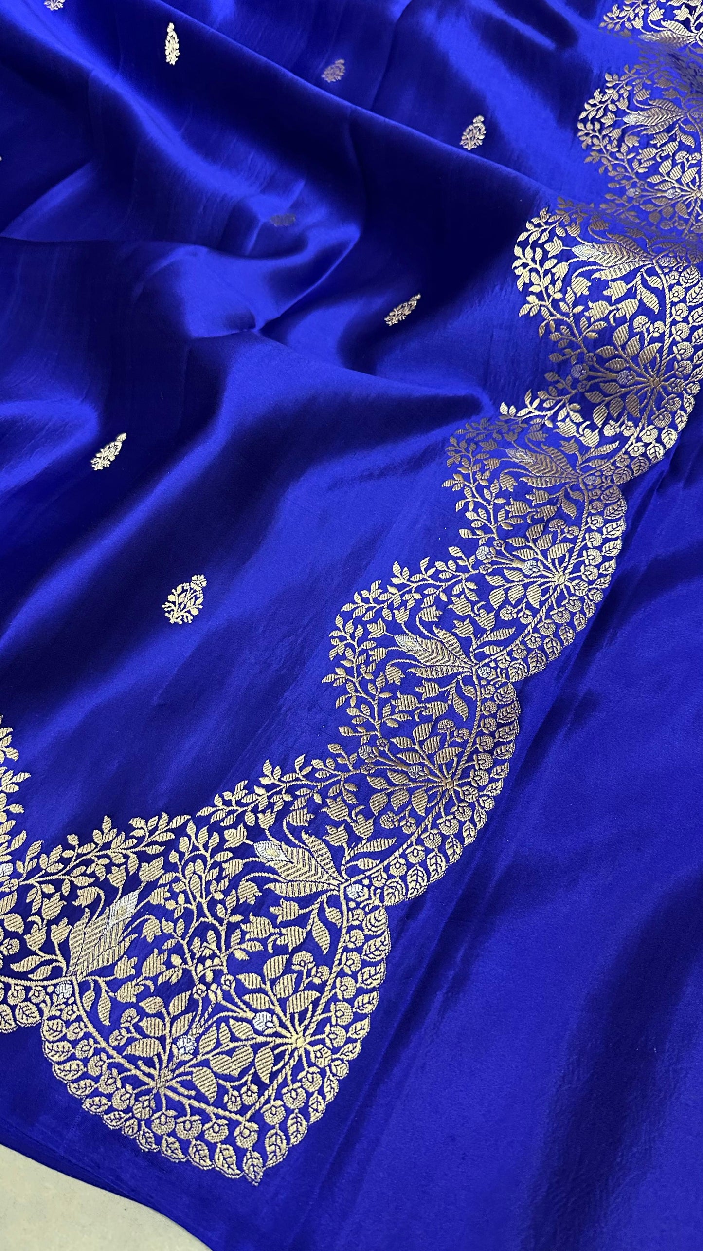 Handwoven Pure mashru silk kaduwa buti with minedar Scalloped Kaduwa border Saree