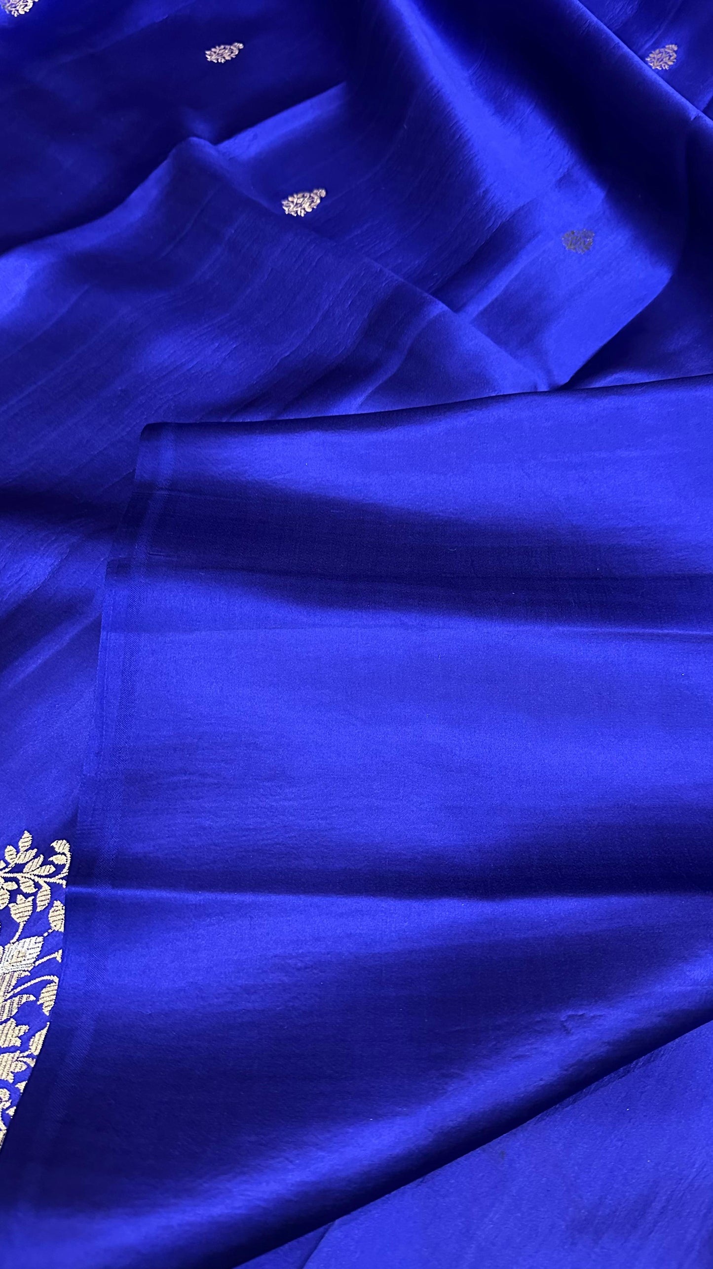 Handwoven Pure mashru silk kaduwa buti with minedar Scalloped Kaduwa border Saree