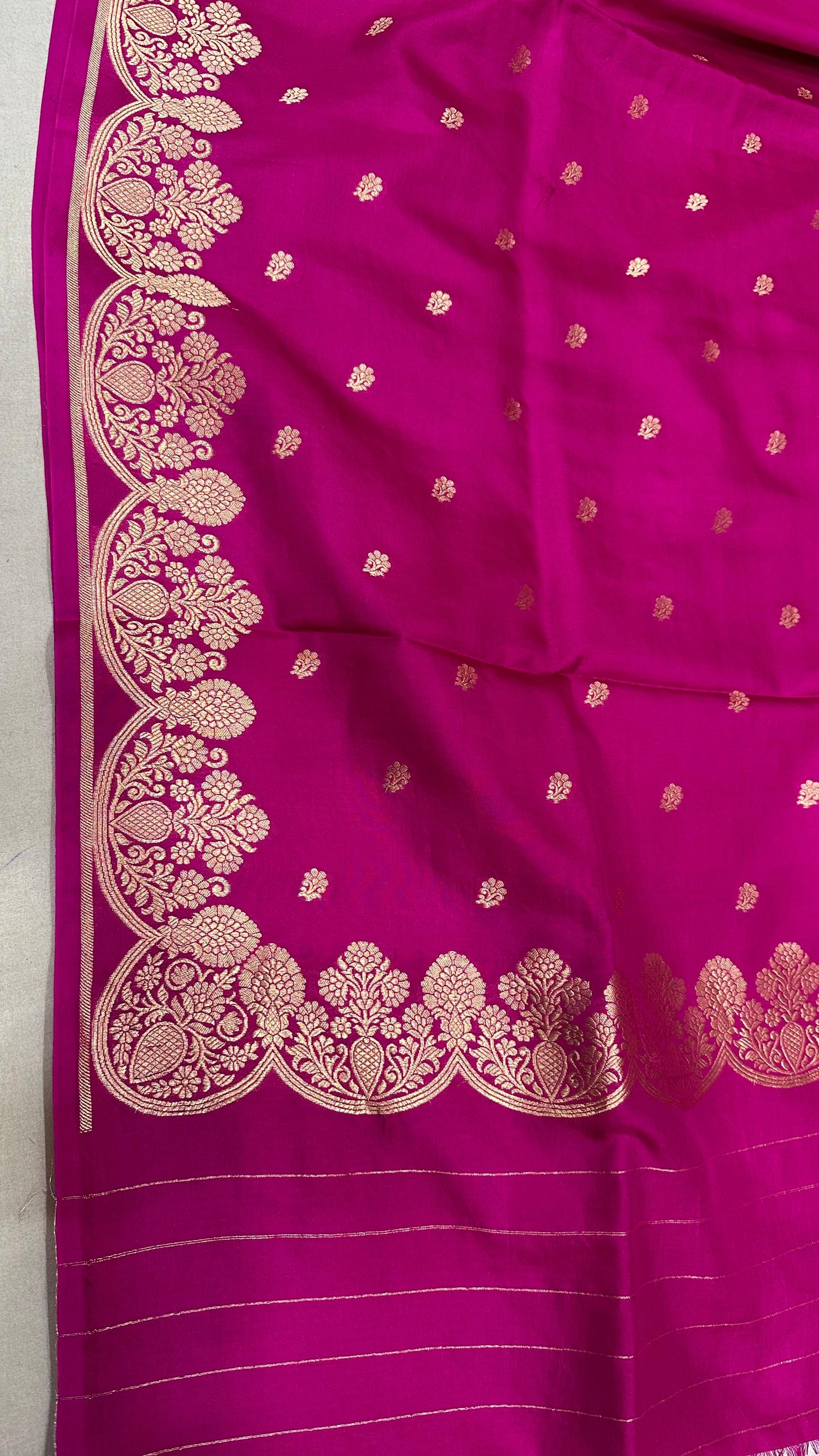 Handloom Pure Raw mango silk Scalloped border Saree