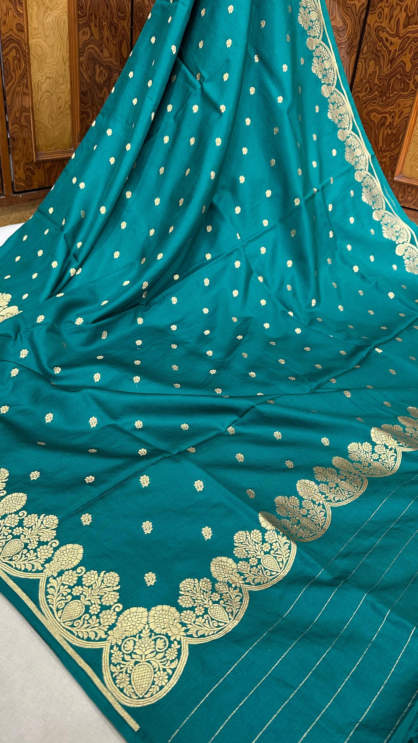 Handloom Pure Raw mango silk Scalloped border Saree