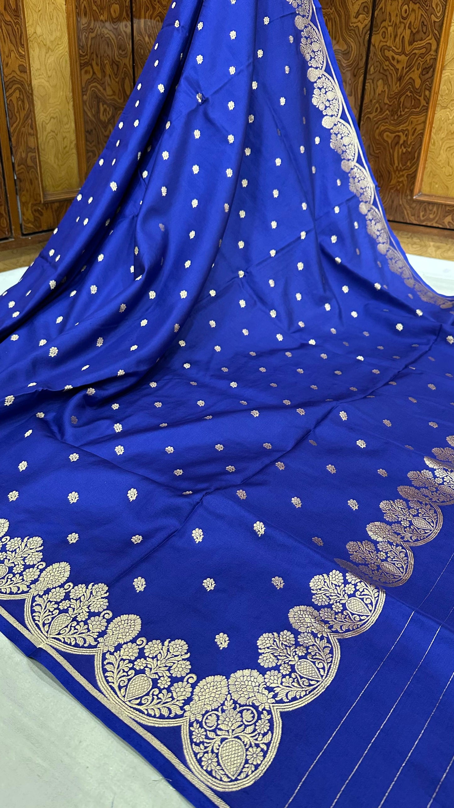 Handloom Pure Raw mango silk Scalloped border Saree