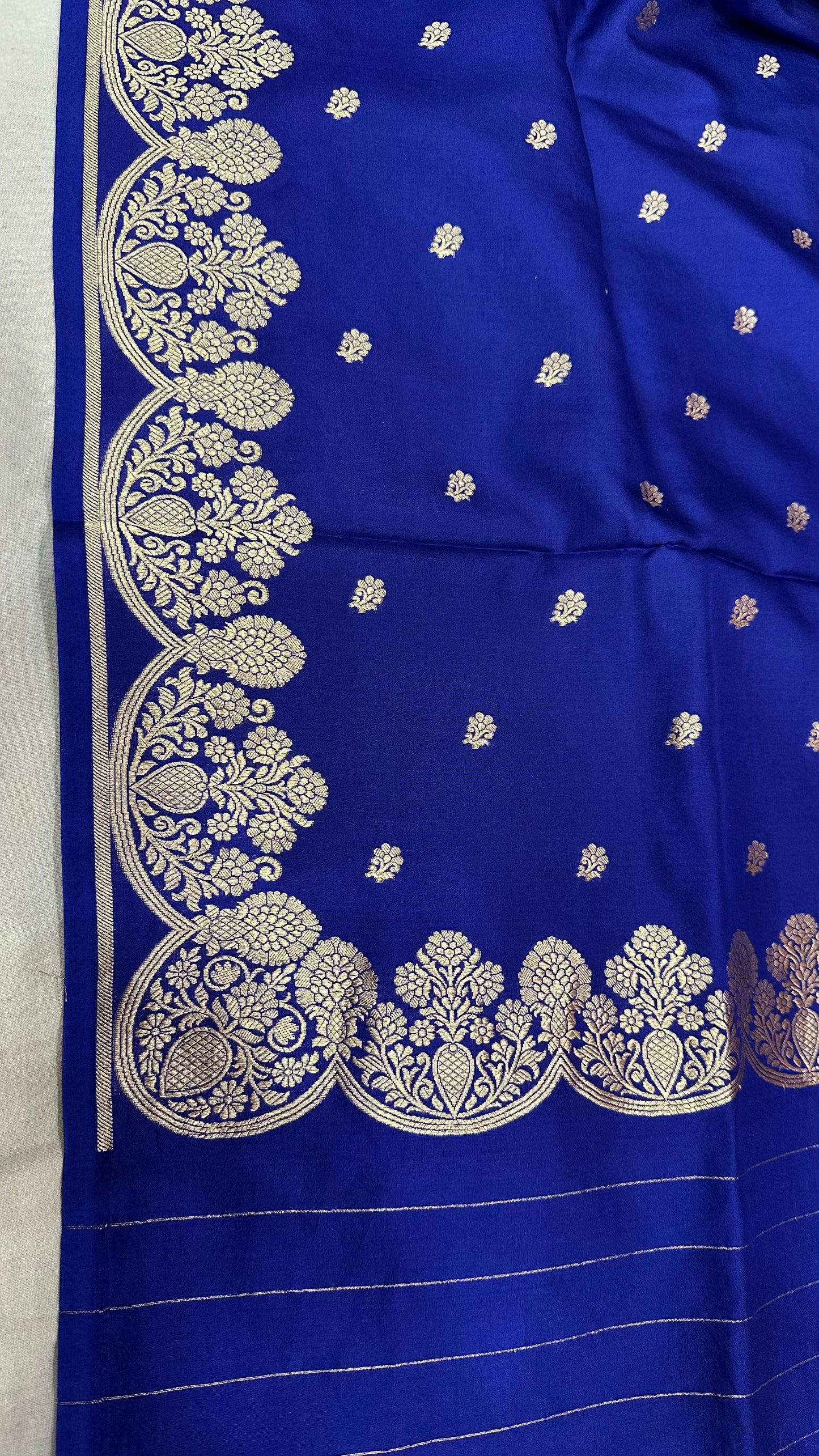 Handloom Pure Raw mango silk Scalloped border Saree