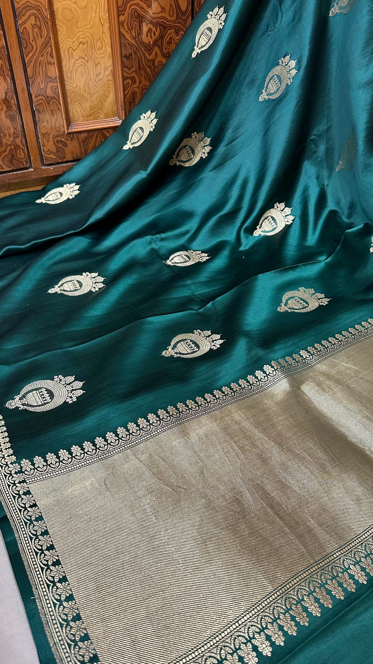 Handloom Pure Mashru Silk Kaduwa Buta Saree