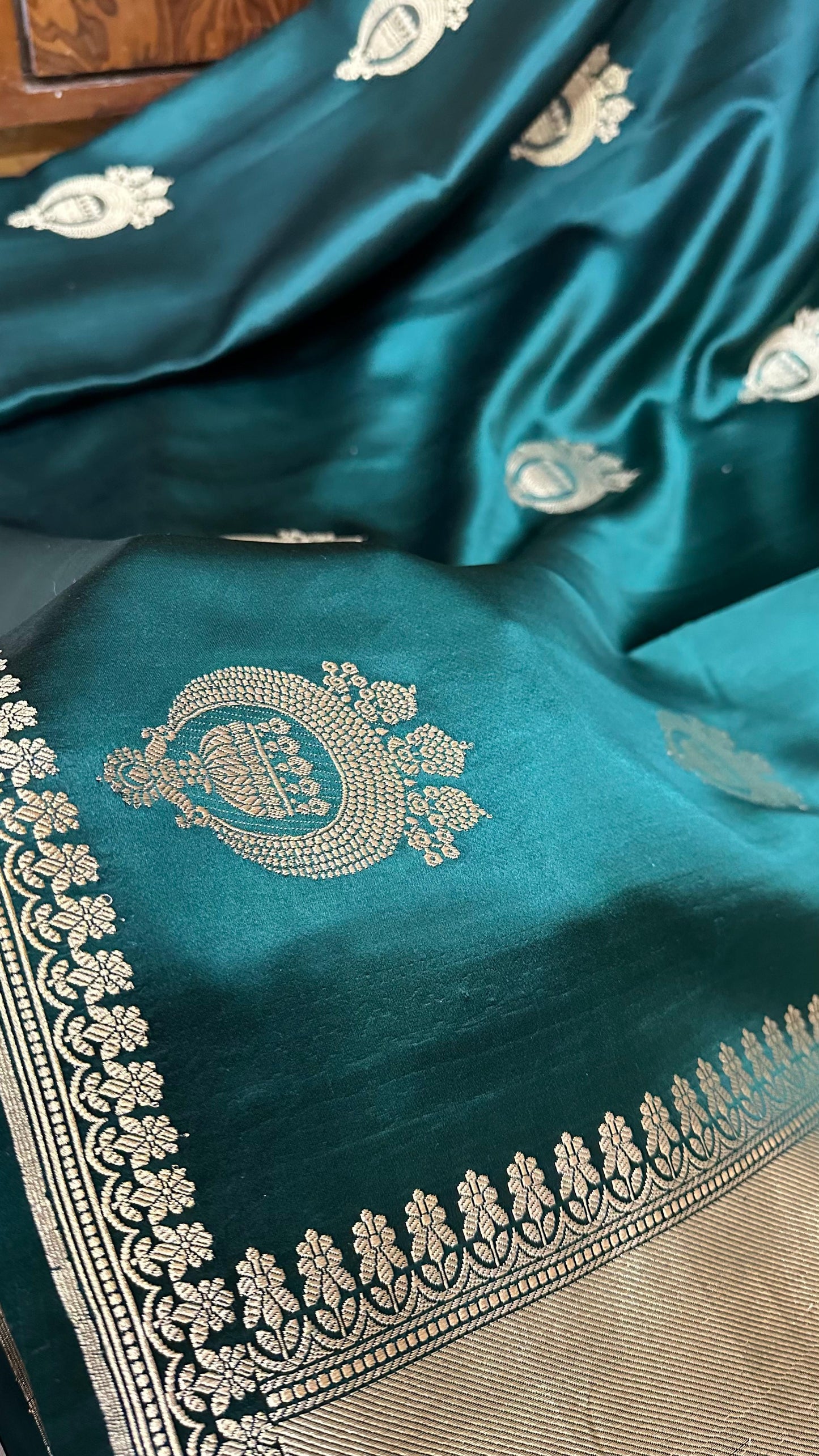 Handloom Pure Mashru Silk Kaduwa Buta Saree