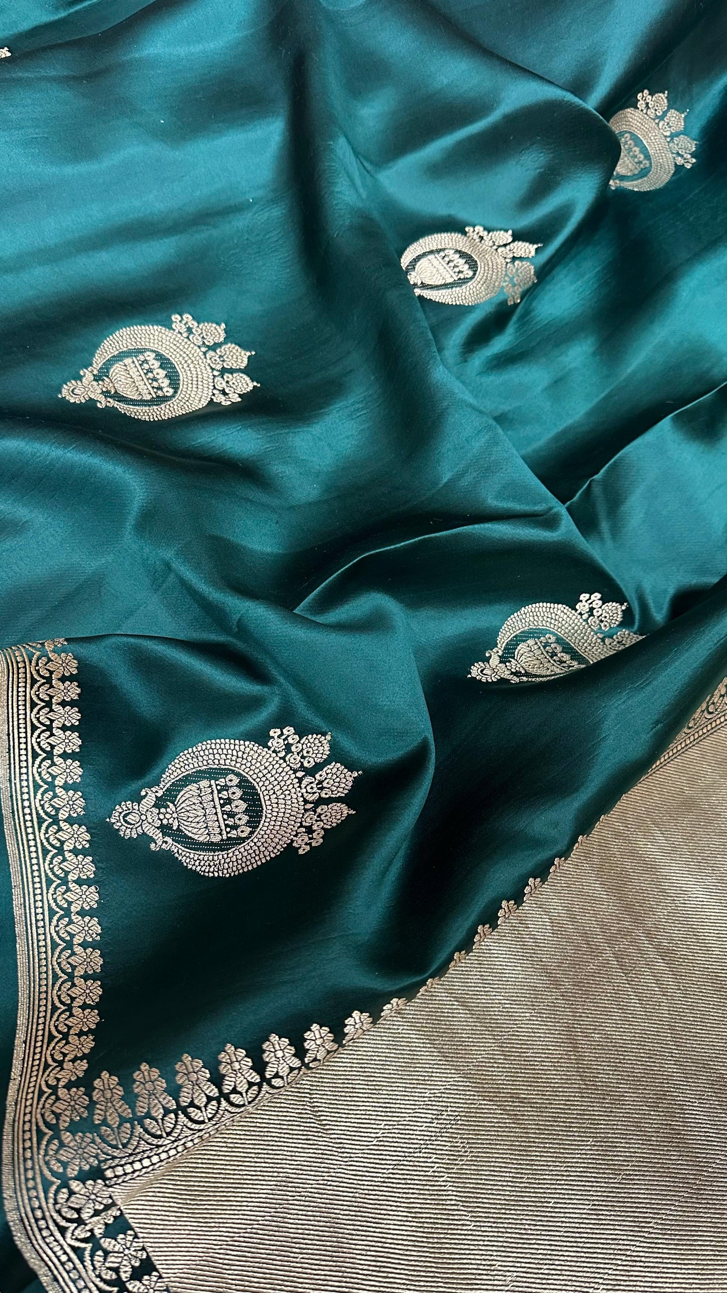 Handloom Pure Mashru Silk Kaduwa Buta Saree
